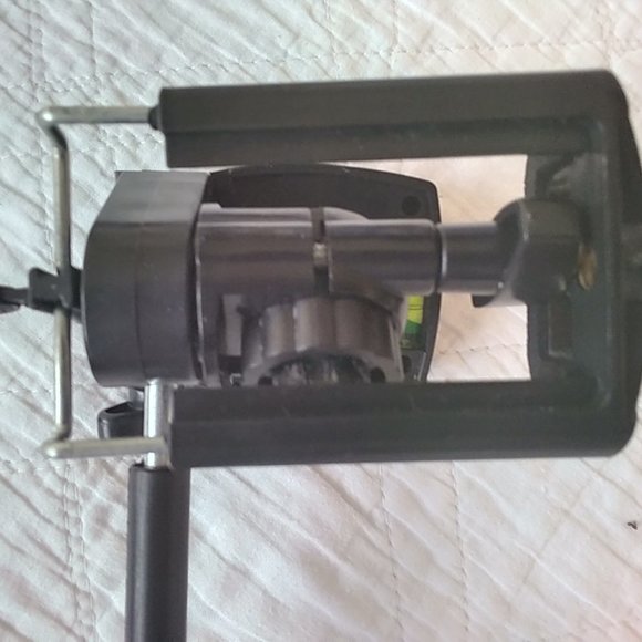 Smartphone camera holder handle with built-in level - Picture 3 of 5